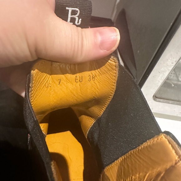 R13
Single Stack Chelsea - Picture 5 of 6